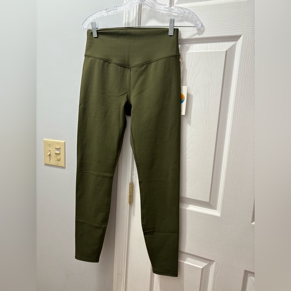 NWT Vuori Chilled Out Leggings In Olive Size Medium - Picture 2 of 5